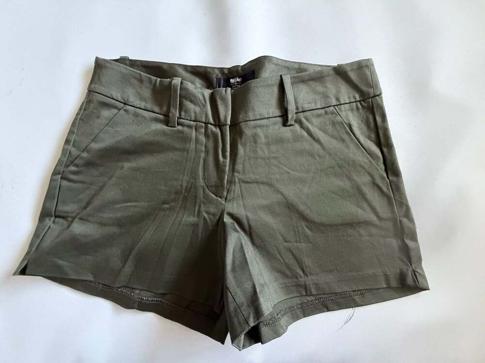 Mossimo Shorts Womens 6 OliveGreen Stretch Chino Low Rise Flat Front Casual
